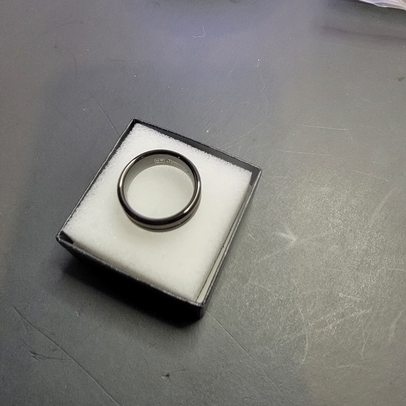 Titanium ring - Picture 4 of 5